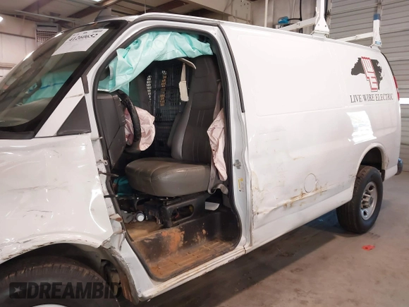 2020 GMC Savana Cargo Van with VIN 1GTW7AFP2L1273696, listed as a IAAI auction lot 41260652 with 73,307 mi miles. Bid and sale history available at carsss.com. Image 12.