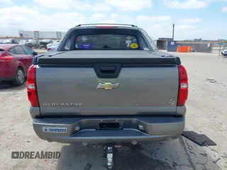 2008 Chevrolet Avalanche LS z VIN 3GNEC12J48G173429, wystawiony jako IAAI lot #42212433 z przebiegiem 151 817 mil mil oraz . Historia ofert i sprzedaży dostępna na DreamBid. Obrazek 16.