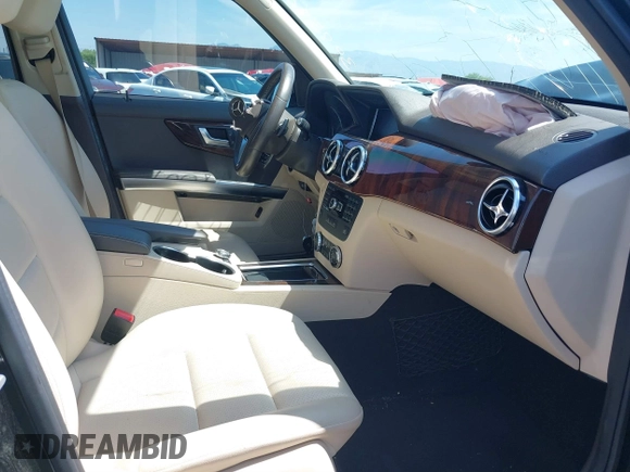 2013 Mercedes-Benz GLK 350 z VIN WDCGG5HB5DG077063, wystawiony jako IAAI lot #39858001 z przebiegiem 42 583 mil mil oraz . Historia ofert i sprzedaży dostępna na DreamBid. Obrazek 5.