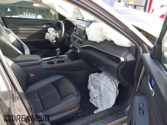 2020 Nissan Altima SR z VIN 1N4BL4CVXLC167148, wystawiony jako IAAI lot #41857964 z przebiegiem 111 344 mil mil oraz . Historia ofert i sprzedaży dostępna na DreamBid. Obrazek 5.