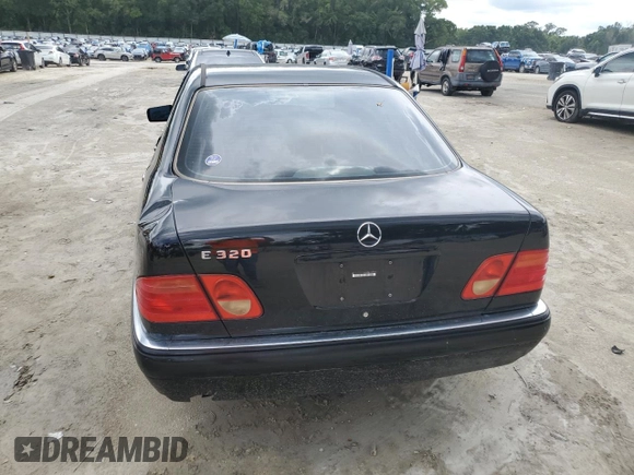 1999 Mercedes-Benz E 320 z VIN WDBJF65H4XA857249, wystawiony jako Copart lot #59337225 z przebiegiem 149 953 mil mil oraz Szkoda całkowita • Salvage title. Historia ofert i sprzedaży dostępna na DreamBid. Obrazek 6.
