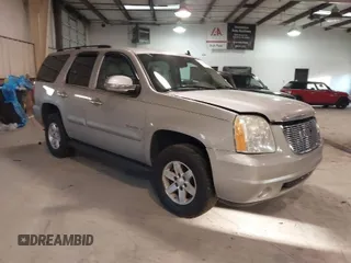 2007 GMC Yukon SLT with VIN 1GKFK13007R253674, listed as a IAAI auction lot 41683159 with 207,778 mi miles. Bid and sale history available at carsss.com. Image 1.