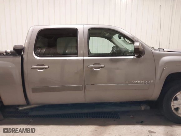 2008 Chevrolet Silverado 1500 LTZ with VIN 3GCEK13318G298836, listed as a IAAI auction lot 41183164 with 157,940 mi miles. Bid and sale history available at carsss.com. Image 14.