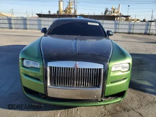 2015 Rolls-Royce Ghost z VIN SCA664S50FUX53383, wystawiony jako Copart lot #79297474 z przebiegiem 19 035 mil mil oraz Szkody całkowita. Historia ofert i sprzedaży dostępna na DreamBid. Obrazek 5.