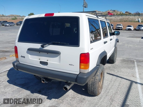 1997 Jeep Cherokee SE with VIN 1J4FJ28S7VL553270, listed as a IAAI auction lot 41825524 with 157,015 mi miles. Bid and sale history available at carsss.com. Image 4.