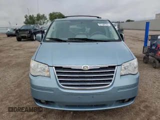 2010 Chrysler Town & Country Touring z VIN 2A4RR5D13AR404747, wystawiony jako Copart lot #57100735 z przebiegiem 220 550 mil mil oraz Szkoda całkowita • Salvage title. Historia ofert i sprzedaży dostępna na DreamBid. Obrazek 5.