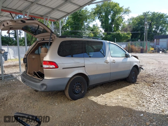 2002 Toyota Sienna LE with VIN 4T3ZF13C82U465335, listed as a IAAI auction lot 40274809 with 178,560 mi miles and . Bid and sale history available at DreamBid. Image 4.