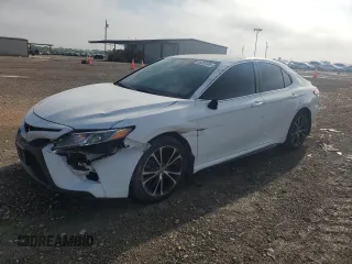 2020 Toyota Camry SE z VIN 4T1G11AK9LU951694, wystawiony jako Copart lot #55308905 z przebiegiem 74 513 mil mil oraz Szkoda całkowita • Salvage title. Historia ofert i sprzedaży dostępna na DreamBid. Obrazek 1.