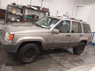 1998 Jeep Grand Cherokee Laredo with VIN 1J4GZ58S3WC343555, listed as a IAAI auction lot 41528943 with 219,146 mi miles. Bid and sale history available at carsss.com. Image 15.