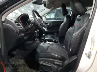 2019 Jeep Compass Trailhawk z VIN 3C4NJDDBXKT619295, wystawiony jako Copart lot #64258625 z przebiegiem 84 916 mil mil oraz Szkoda całkowita • Salvage title. Historia ofert i sprzedaży dostępna na DreamBid. Obrazek 7.