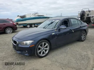 2013 BMW 3 Series 328i z VIN WBA3C1G53DNR47311, wystawiony jako Copart lot #53389985 z przebiegiem 142 745 mil mil oraz Szkoda całkowita • Salvage title. Historia ofert i sprzedaży dostępna na DreamBid. Obrazek 1.