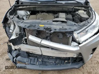 2018 Toyota Highlander LE z VIN 5TDBZRFHXJS907286, wystawiony jako Copart lot #54560925 z przebiegiem 77 868 mil mil oraz Szkoda całkowita • Salvage title. Historia ofert i sprzedaży dostępna na DreamBid. Obrazek 12.