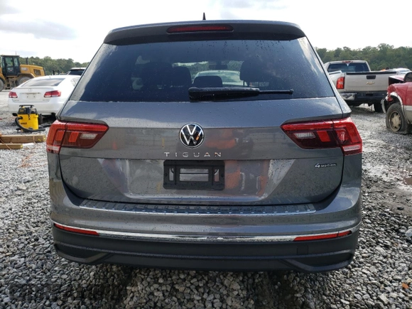 2023 Volkswagen Tiguan S z VIN 3VVFB7AX7PM113607, wystawiony jako Copart lot #71402454 z przebiegiem 23 801 mil mil oraz Szkoda całkowita • Salvage title. Historia ofert i sprzedaży dostępna na DreamBid. Obrazek 6.