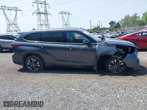 2022 Toyota Highlander XLE with VIN 5TDGZRBH6NS573548, listed as a IAAI auction lot 42398936 with 60,415 mi miles and . Bid and sale history available at DreamBid. Image 14.
