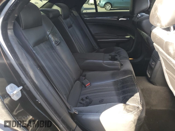 2022 Chrysler 300 S z VIN 2C3CCABG7NH179357, wystawiony jako Copart lot #86889524 z przebiegiem 64 952 mil mil oraz Szkoda całkowita • Salvage title. Historia ofert i sprzedaży dostępna na DreamBid. Obrazek 10.