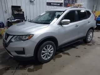 2018 Nissan Rogue SV z VIN 5N1AT2MV8JC709302, wystawiony jako IAAI lot #42063333 z przebiegiem 67 225 mil mil oraz . Historia ofert i sprzedaży dostępna na DreamBid. Obrazek 20.