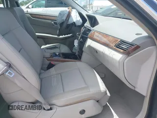 2013 Mercedes-Benz E 350 Luxury z VIN WDDHF5KB5DA704651, wystawiony jako IAAI lot #42257818 z przebiegiem 86 860 mil mil oraz . Historia ofert i sprzedaży dostępna na DreamBid. Obrazek 5.