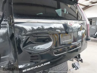 2019 Cadillac Escalade Premium Luxury with VIN 1GYS4CKJ7KR339349, listed as a IAAI auction lot 41706596 with 83,826 mi miles. Bid and sale history available at carsss.com. Image 6.