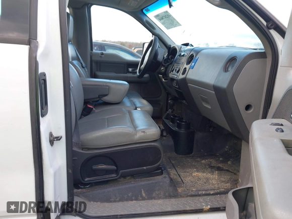 2008 Ford F-150 XL with VIN 1FTRF14W28KD60252, listed as a IAAI auction lot 41207864 with 205,993 mi miles. Bid and sale history available at carsss.com. Image 5.