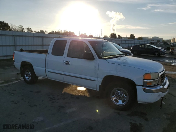 2003 GMC Sierra 1500 SLT with VIN 2GTEC19V931114654, listed as a Copart auction lot 84899694 with 0 mi miles and Salvage Title. Bid and sale history available at carsss.com. Image 4.