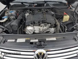2017 Volkswagen Touareg Wolfsburg Edition z VIN WVGRF7BPXHD006302, wystawiony jako Copart lot #44783475 z przebiegiem 138 244 mil mil oraz Czysty tytuł • Clean title. Historia ofert i sprzedaży dostępna na DreamBid. Obrazek 12.