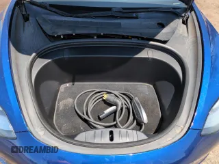 2018 Tesla Model 3 Long Range Battery z VIN 5YJ3E1EBXJF146469, wystawiony jako Copart lot #60101515 z przebiegiem 131 507 mil mil oraz Czysty tytuł • Clean title. Historia ofert i sprzedaży dostępna na DreamBid. Obrazek 11.