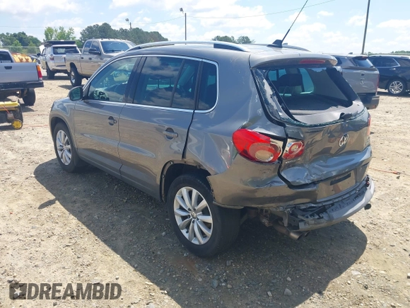 2011 Volkswagen Tiguan SEL z VIN WVGBV7AX5BW512203, wystawiony jako IAAI lot #42273838 z przebiegiem 157 072 mil mil oraz . Historia ofert i sprzedaży dostępna na DreamBid. Obrazek 3.