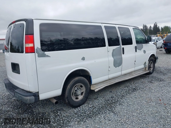 2007 Chevrolet Express Passenger z VIN 1GAHG39U671193189, wystawiony jako IAAI lot #42245925 z przebiegiem 234 555 mil mil oraz . Historia ofert i sprzedaży dostępna na DreamBid. Obrazek 4.