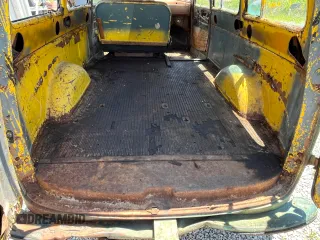 1953 Chevrolet Suburban z VIN H53K032117, wystawiony jako Copart lot #45568985 z przebiegiem Nie podano mil oraz Czysty tytuł • Clean title. Historia ofert i sprzedaży dostępna na DreamBid. Obrazek 6.