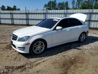2014 Mercedes-Benz C 300 Sport z VIN WDDGF8AB1EA929598, wystawiony jako Copart lot #57787774 z przebiegiem 115 671 mil mil oraz Szkoda całkowita • Salvage title. Historia ofert i sprzedaży dostępna na DreamBid. Obrazek 1.