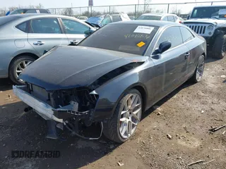 2013 Audi A5 Prestige z VIN WAUVFAFR7DA046521, wystawiony jako IAAI lot #42070806 z przebiegiem 247 945 mil mil oraz . Historia ofert i sprzedaży dostępna na DreamBid. Obrazek 2.