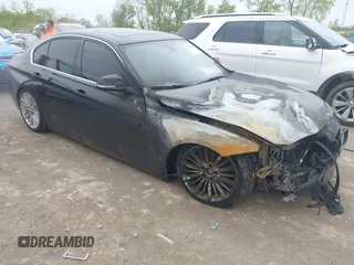 2013 BMW 3 Series 328i xDrive z VIN WBA3B3C55DF536295, wystawiony jako IAAI lot #42199448 z przebiegiem Nie podano mil oraz . Historia ofert i sprzedaży dostępna na DreamBid. Obrazek 1.