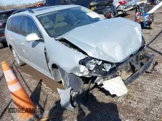 2011 Volkswagen Jetta SportWagen TDI with VIN 3VWPL7AJ0BM672093, listed as a IAAI auction lot 41849075 with 205,684 mi miles. Bid and sale history available at carsss.com. Image 1.