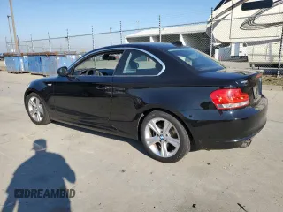 2013 BMW 1 Series 128i z VIN WBAUP9C5XDVS95834, wystawiony jako Copart lot #83249614 z przebiegiem Nie podano mil oraz Szkoda całkowita • Salvage title. Historia ofert i sprzedaży dostępna na DreamBid. Obrazek 2.