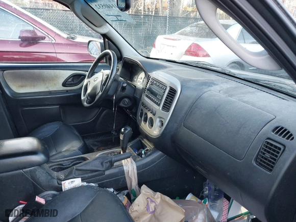 2006 Ford Escape Limited with VIN 1FMYU94196KA27821, listed as a IAAI auction lot 41440532 with 181,165 mi miles. Bid and sale history available at carsss.com. Image 5.