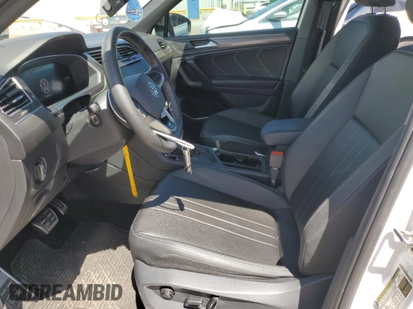 2023 Volkswagen Tiguan SE R-Line Black z VIN 3VVCB7AX7PM100553, wystawiony jako Copart lot #55635535 z przebiegiem 33 596 mil mil oraz Szkoda całkowita • Salvage title. Historia ofert i sprzedaży dostępna na DreamBid. Obrazek 7.