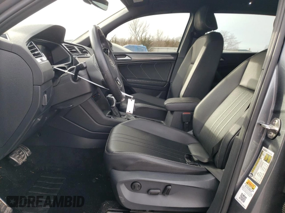 2022 Volkswagen Tiguan SE R-Line Black with VIN 3VV8B7AXXNM106110, listed as a Copart auction lot 43039575 with 24,728 mi miles and Salvage Title. Bid and sale history available at DreamBid. Image 7.