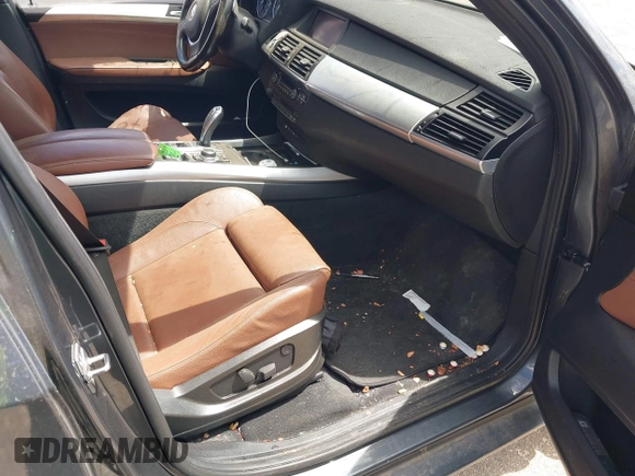 2012 BMW X5 35i z VIN 5UXZV4C53CL987556, wystawiony jako IAAI lot #42297756 z przebiegiem 190 922 mil mil oraz . Historia ofert i sprzedaży dostępna na DreamBid. Obrazek 5.