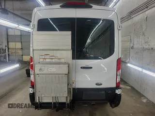2019 Ford Transit z VIN 1FTYR2CG7KKA96911, wystawiony jako IAAI lot #42566551 z przebiegiem 207 807 mil mil oraz . Historia ofert i sprzedaży dostępna na DreamBid. Obrazek 44.