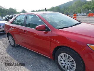 2012 Toyota Camry L z VIN 4T4BF1FK2CR222401, wystawiony jako IAAI lot #42369704 z przebiegiem 155 242 mil mil oraz . Historia ofert i sprzedaży dostępna na DreamBid. Obrazek 1.