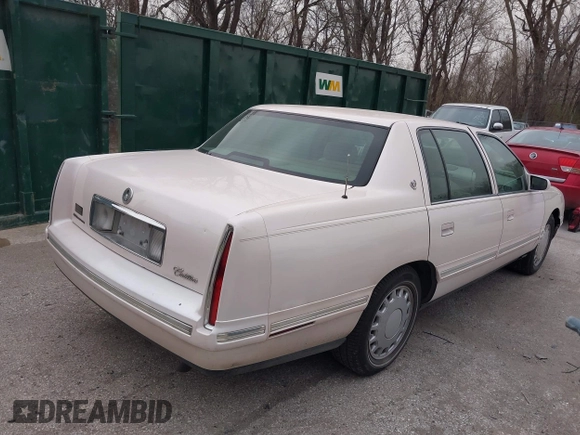 1998 Cadillac DeVille z VIN 1G6KD54YXWU800156, wystawiony jako IAAI lot #41820044 z przebiegiem Nie podano mil oraz . Historia ofert i sprzedaży dostępna na DreamBid. Obrazek 4.