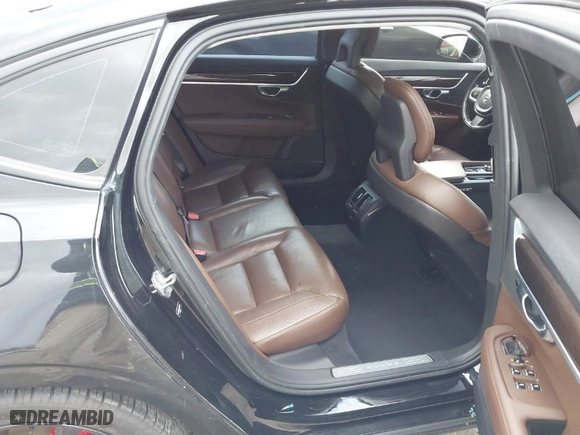 2018 Volvo S90 Momentum with VIN LVY982AK8JP005735, listed as a IAAI auction lot 41703970 with 98,080 mi miles. Bid and sale history available at carsss.com. Image 8.