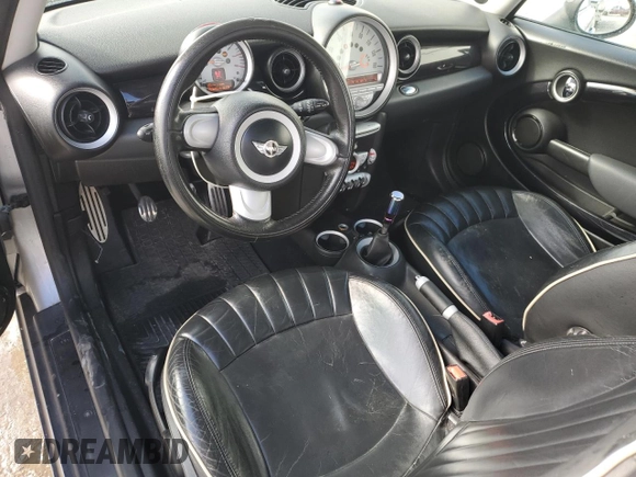2008 MINI Hardtop S with VIN WMWMF73598TT87302, listed as a Copart auction lot 54273535 with 150,683 mi miles and Salvage Title. Bid and sale history available at DreamBid. Image 8.