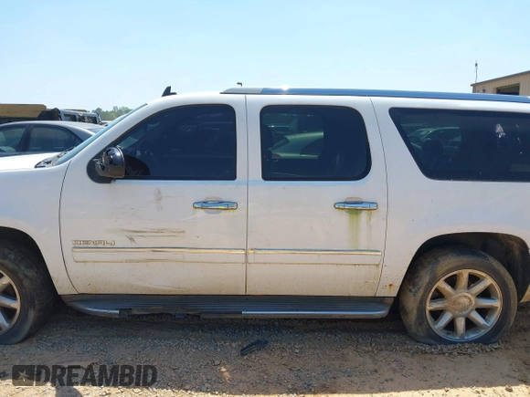 2011 GMC Yukon XL Denali with VIN 1GKS2MEF9BR198152, listed as a IAAI auction lot 41990816 with 235,010 mi miles. Bid and sale history available at carsss.com. Image 14.