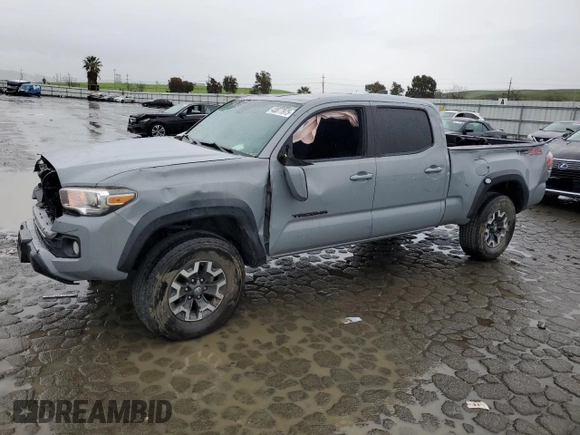 2021 Toyota Tacoma 4WD SR5 with VIN 3TMDZ5BN5MM098717, listed as a Copart auction lot 43877975 with 21,328 mi miles and Salvage Title. Bid and sale history available at carsss.com. Image 1.