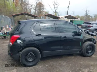 2018 Chevrolet Trax LS z VIN 3GNCJKSB8JL203072, wystawiony jako IAAI lot #41998195 z przebiegiem 121 733 mil mil oraz . Historia ofert i sprzedaży dostępna na DreamBid. Obrazek 13.