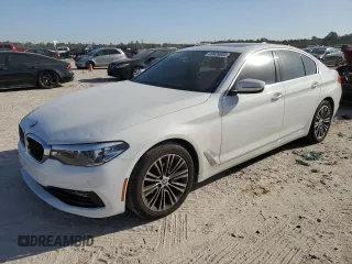2018 BMW 5 Series 530i z VIN WBAJA5C51JG898880, wystawiony jako Copart lot #49928005 z przebiegiem 117 581 mil mil oraz Czysty tytuł • Clean title. Historia ofert i sprzedaży dostępna na DreamBid. Obrazek 1.