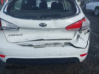 2018 Kia Forte LX with VIN KNAFK5A86J5773353, listed as a IAAI auction lot 41970202 with 73,917 mi miles. Bid and sale history available at carsss.com. Image 12.