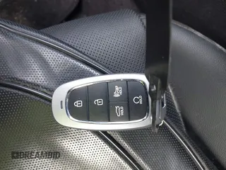 2020 Hyundai Sonata Hybrid Limited with VIN KMHL54JJ3LA010903, listed as a IAAI auction lot 41868242 with 3,138 mi miles. Bid and sale history available at carsss.com. Image 11.