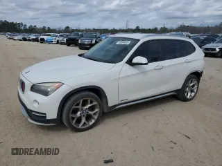 2015 BMW X1 sDrive28i with VIN WBAVM1C53FV318419, listed as a Copart auction lot 43694655 with 124,558 mi miles and Salvage Title. Bid and sale history available at carsss.com. Image 1.